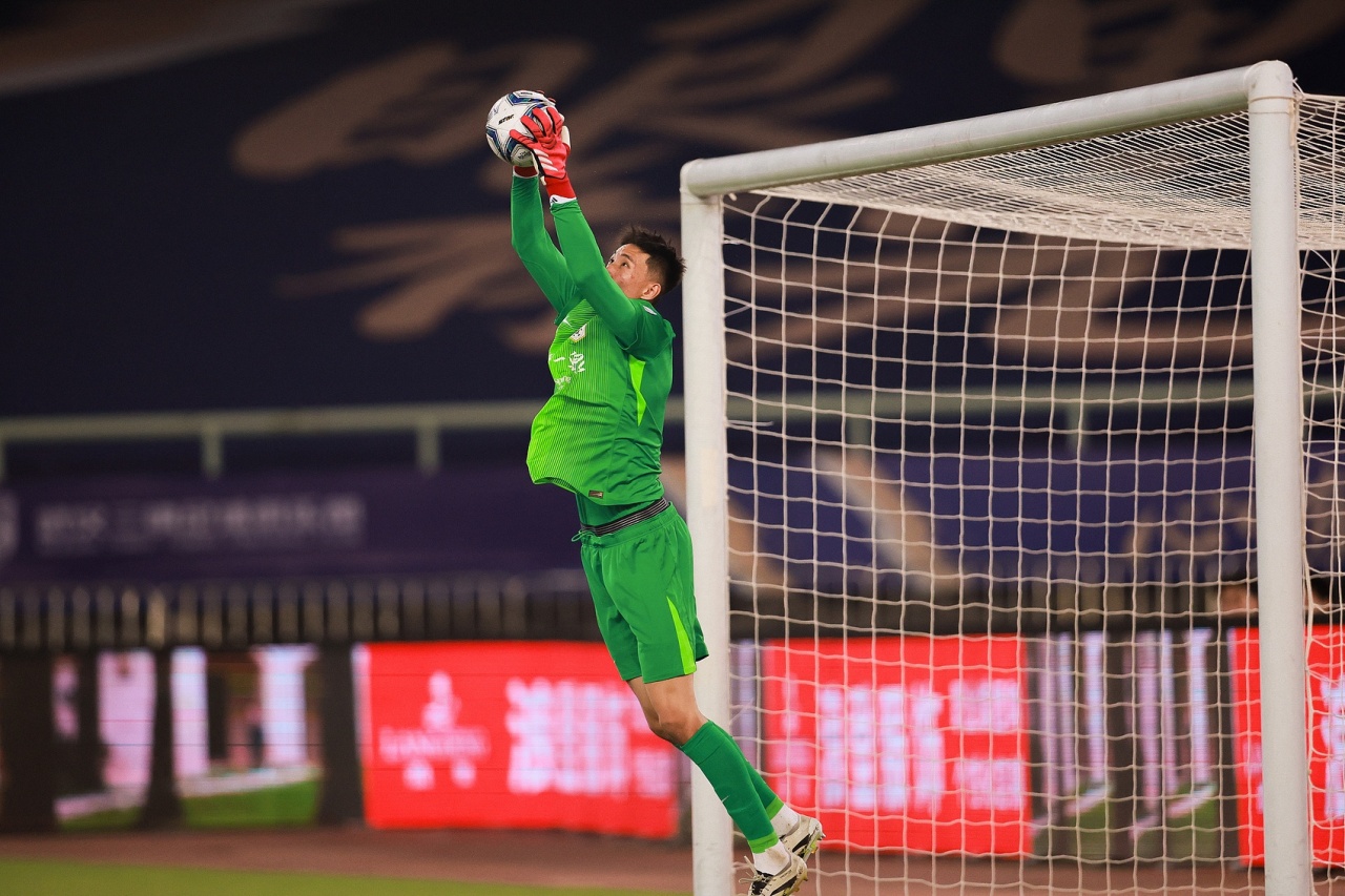 22岁于金永常规时间扑点+点球大战两扑点 泰山6-5三镇晋级8强