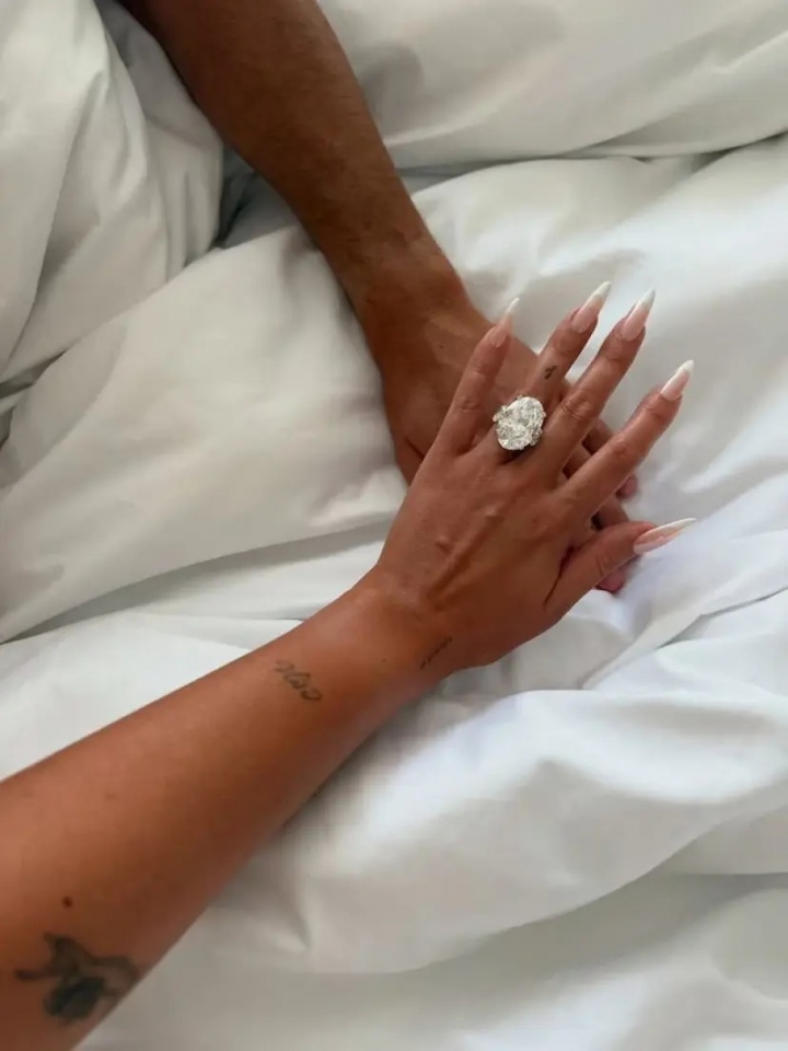 C罗婚期进入倒计时 乔治娜钻戒估值2500万欧