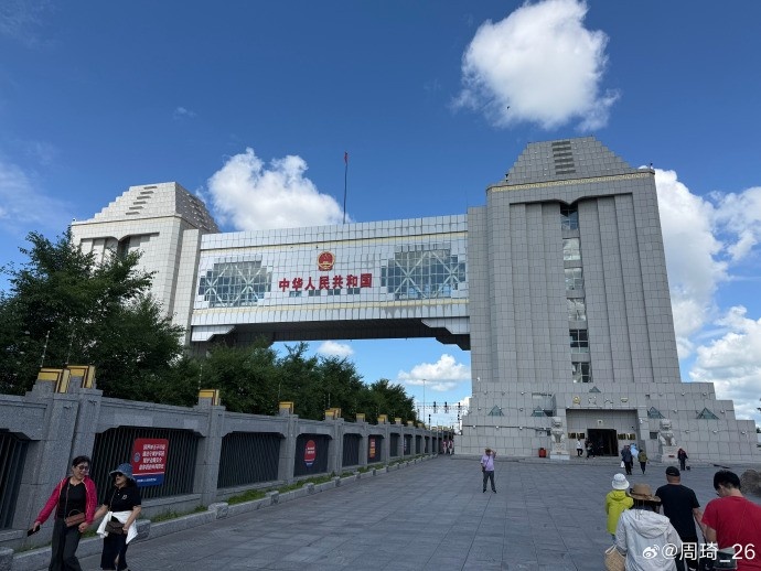 周琦社媒晒满洲里游玩照 上季季后赛场均2.1盖帽 周琦社媒晒满洲里游玩照 上季季后赛场均2.1盖帽