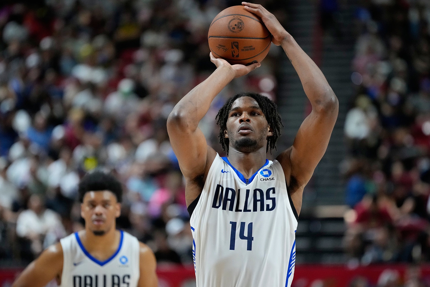 詹姆斯加盟76人跃升第5，雷霆马刺尼克斯居前三，NBA休赛期实力榜巨震