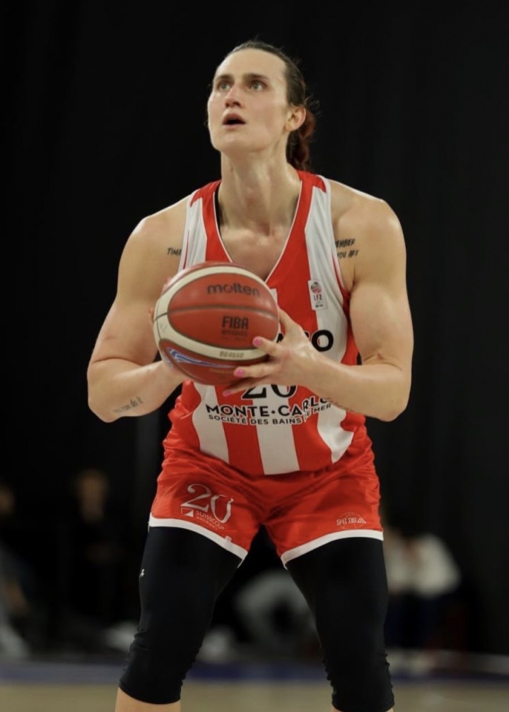法国跨性别中锋场均20+20 公开表态愿赴WNBA