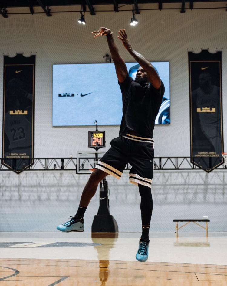 詹姆斯晒LeBron 24训练照：训练永不停歇，最轻正代战靴在路上