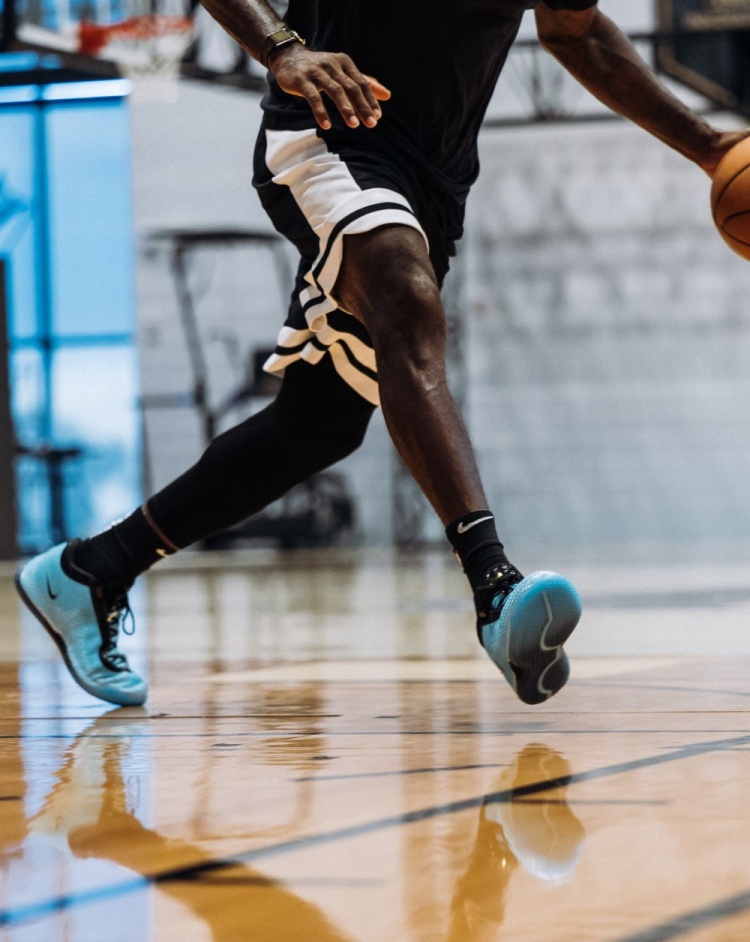詹姆斯晒LeBron 24训练照：训练永不停歇，最轻正代战靴在路上