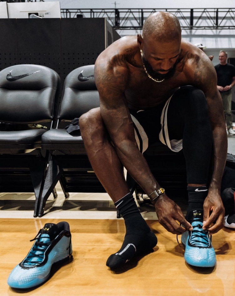 詹姆斯晒LeBron 24训练照：训练永不停歇，最轻正代战靴在路上
