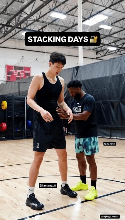 训练师:杨瀚森国家队与NBA用法不同 面框进攻待开发 训练师:杨瀚森国家队与NBA用法不同 面框进攻待开发