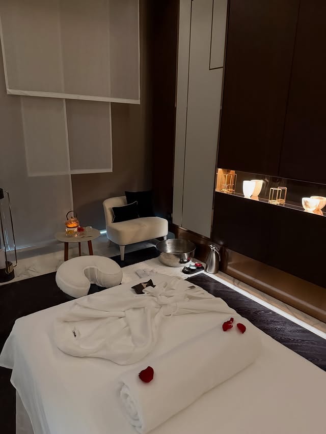 乔治妻子社媒晒中国行照片：上海48小时影像记录