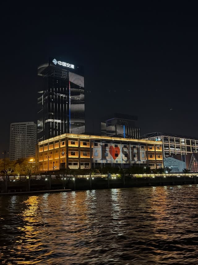 乔治妻子社媒晒中国行照片：上海48小时影像记录