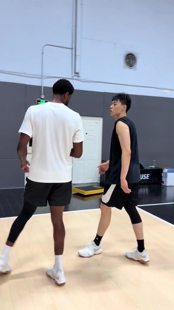 乔治一对一特训北控小将江林俊