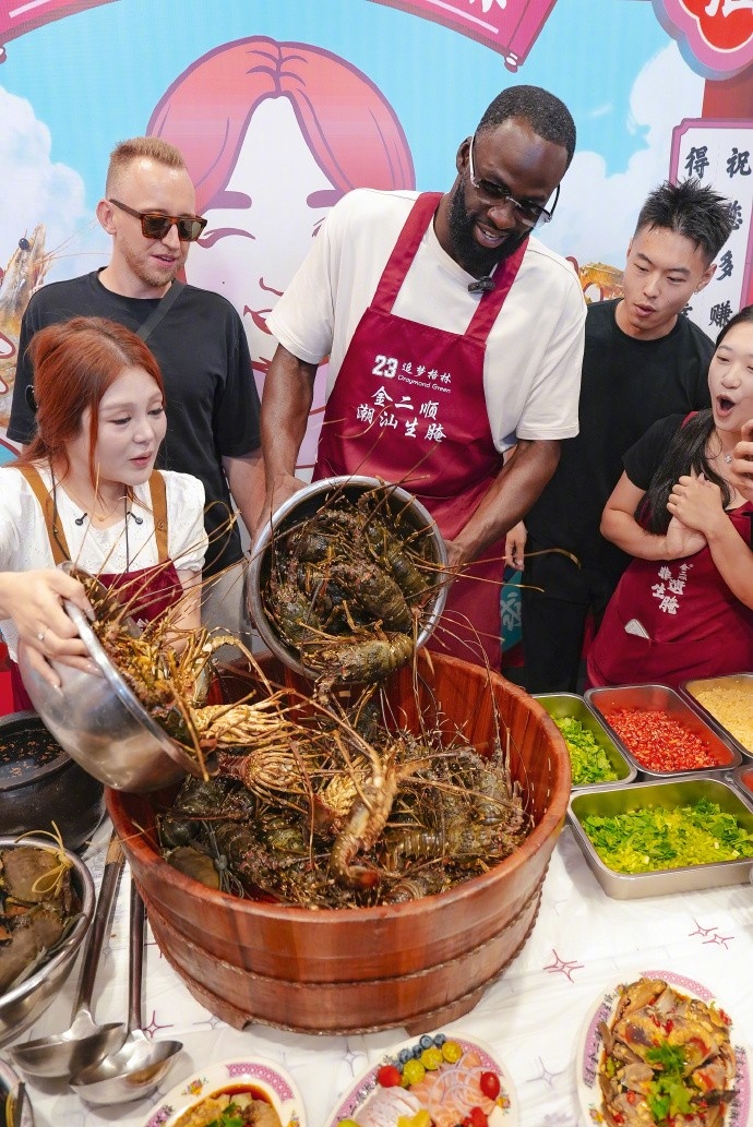 追梦格林汕头站:打卡小公园 参与制作生腌 追梦格林汕头站:打卡小公园 参与制作生腌