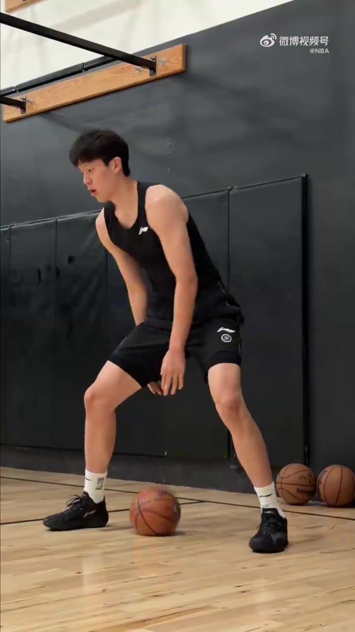 杨瀚森与JJJ合练自曝被打爆 小乔丹全程场边指导 杨瀚森与JJJ合练自曝被打爆 小乔丹全程场边指导