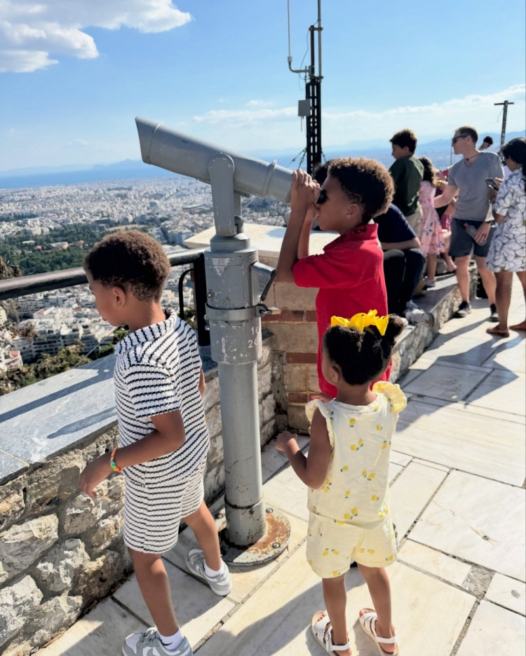 字母哥晒全家夏日出游照:属于我们一家人的夏天 字母哥晒全家夏日出游照:属于我们一家人的夏天