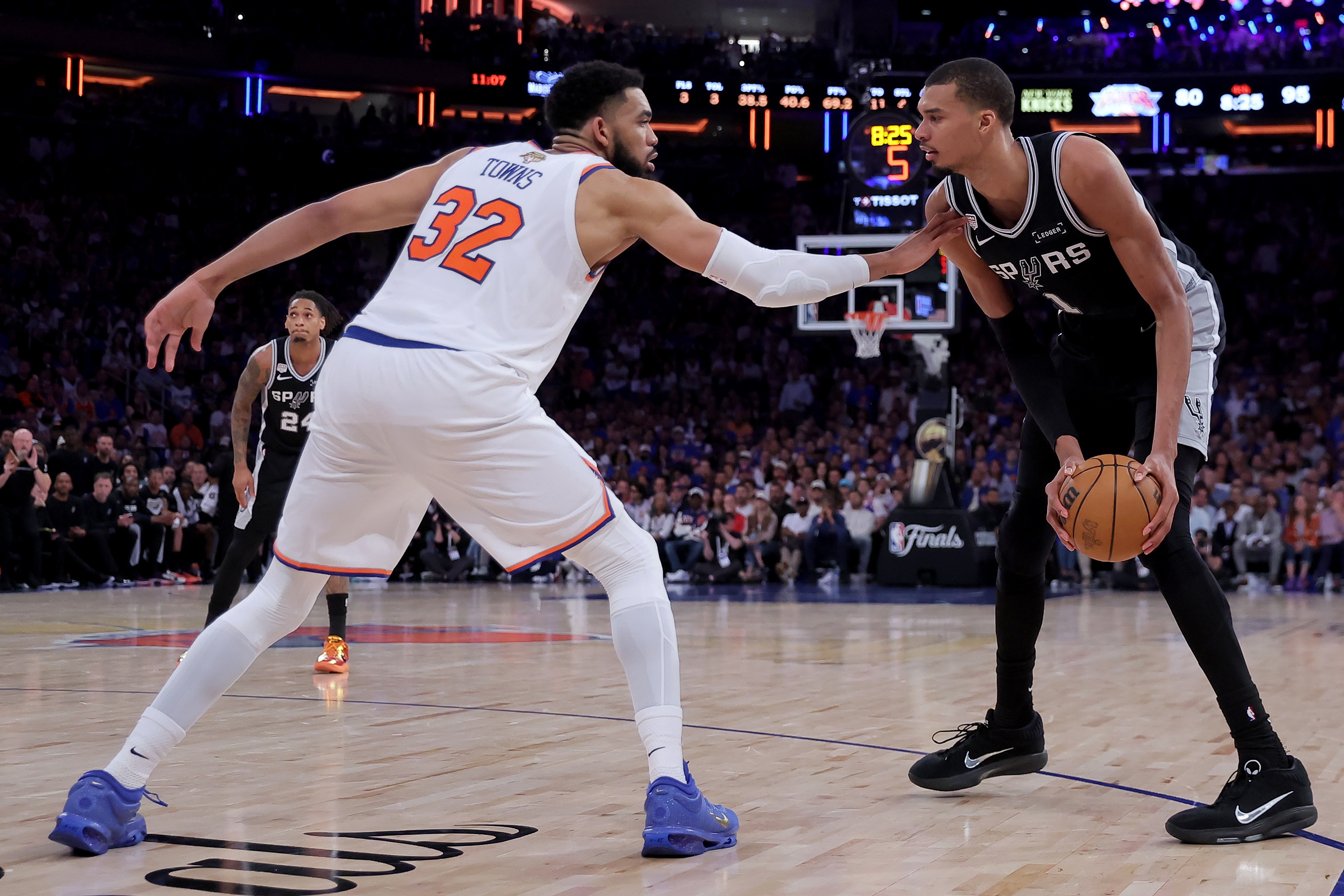 乔·约翰逊：文班亚马只需稳固下盘 未来五到七年必拿多个MVP