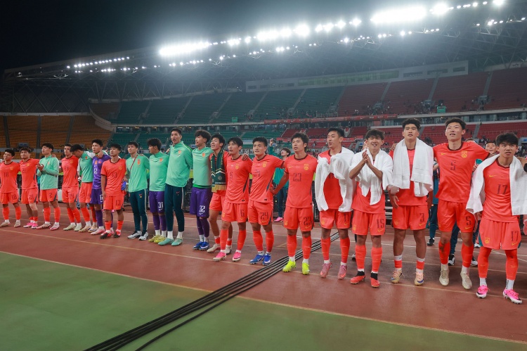 北青:国足全面配合U23亚运会备战,王钰栋等将缺席9-10月热身赛 北青:国足全面配合U23亚运会备战,王钰栋等将缺席9-10月热身赛