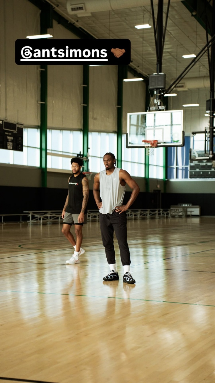 熟悉新队友!马克西社媒晒与安芬尼·西蒙斯一同训练照