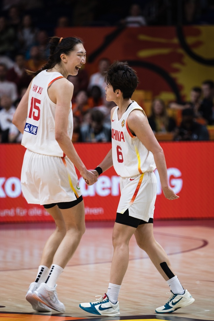 双枪开火！杨舒予&韩旭首节合计8中5 合砍15分4板1助1帽