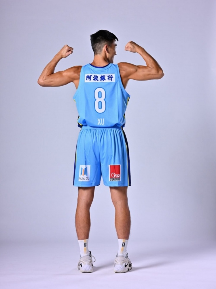 效力日本B3联赛!徐远征晒定妆照:在日本的首个赛季 干就完了 效力日本B3联赛!徐远征晒定妆照:在日本的首个赛季 干就完了