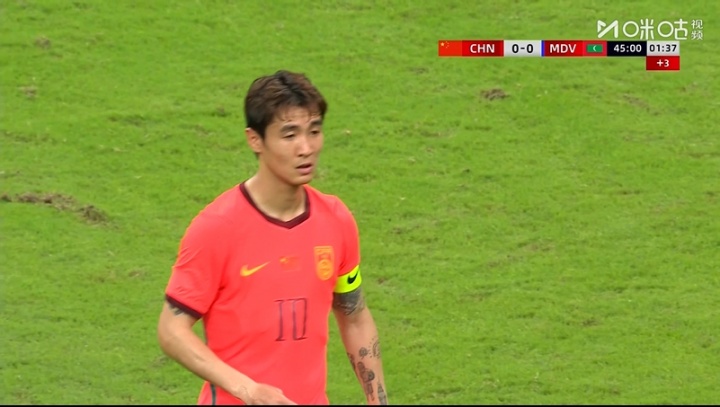 热议国足半场0-0马尔代夫：中场几乎没有创造力；球员心态急躁