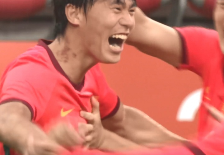 下半场带球入场！胡荷韬空位补射破门，U23国足2-0领先泰国