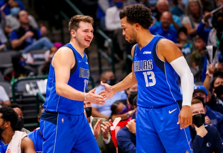 东契奇60分7板5断9三分 独行侠系三人独占50+5+5+8三分神迹