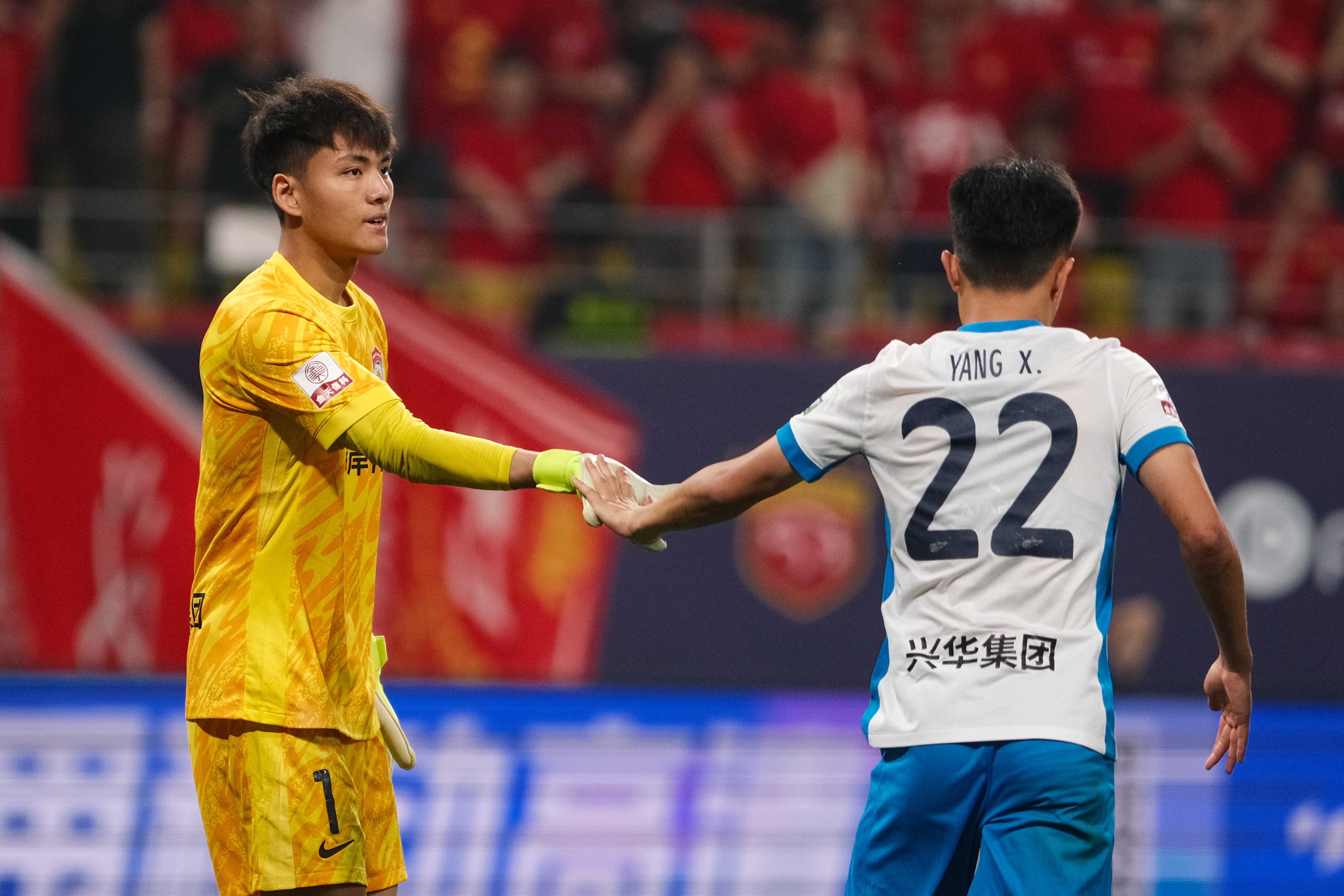 国足名单变动：李昊因肋部伤势落选 邵帅征调老将保成绩