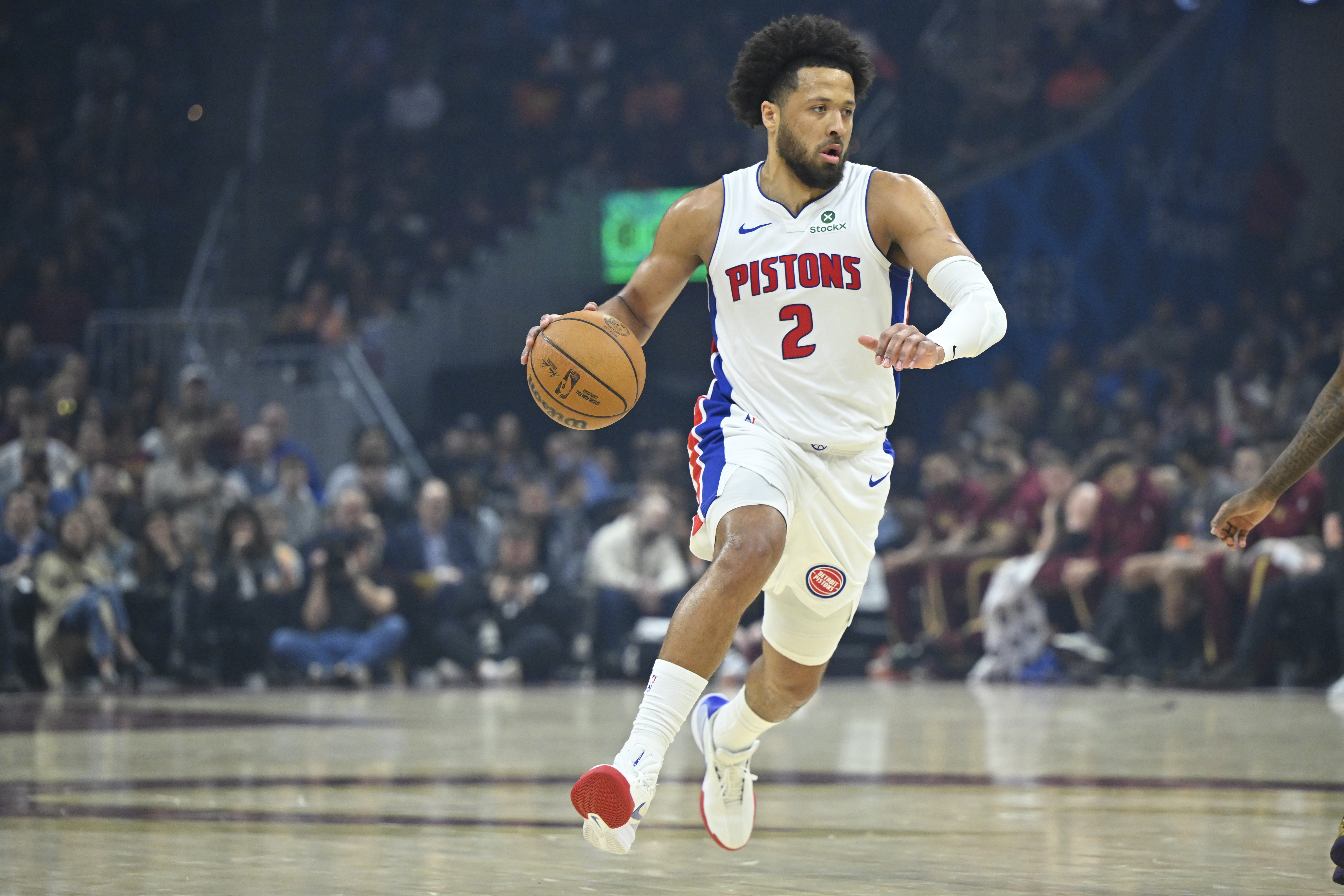 季后赛冲刺期东西部格局解析:哈登激活骑士进攻 火箭无控卫难题待解