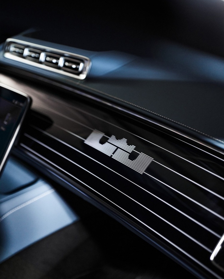 詹姆斯定制迈巴赫S680曝光 专属漆面与个人标识细节公开 詹姆斯定制迈巴赫S680曝光 专属漆面与个人标识细节公开