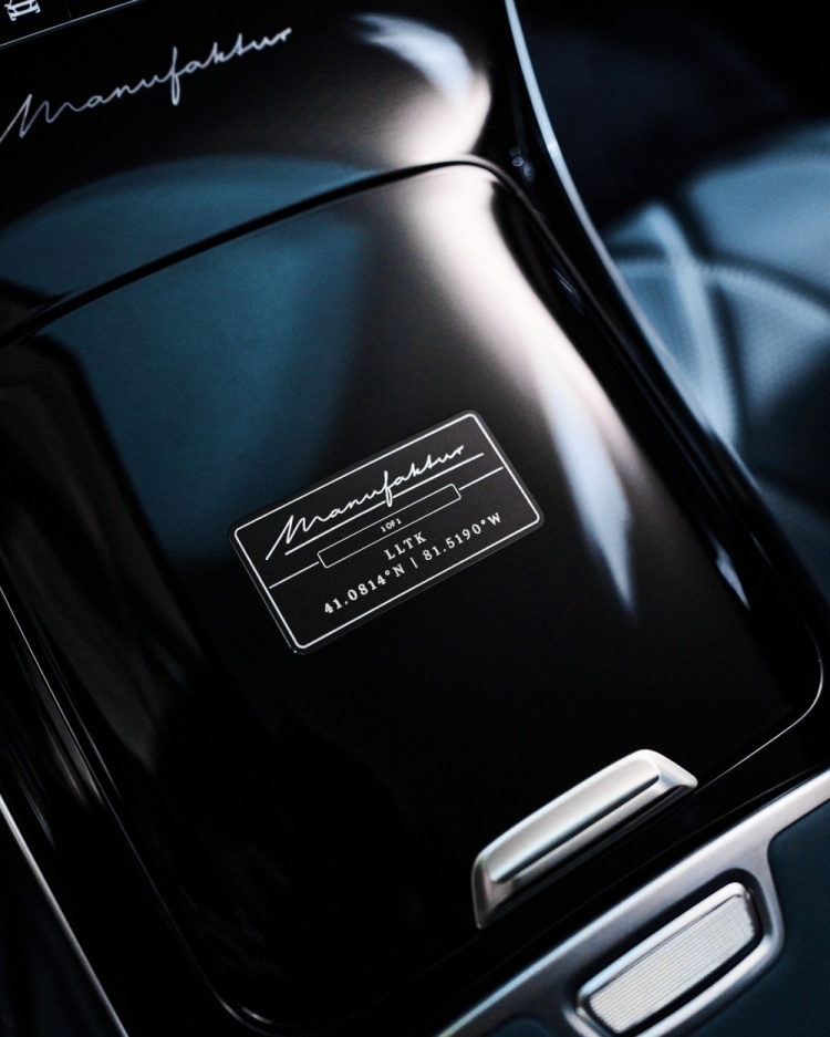 詹姆斯定制迈巴赫S680曝光 专属漆面与个人标识细节公开 詹姆斯定制迈巴赫S680曝光 专属漆面与个人标识细节公开