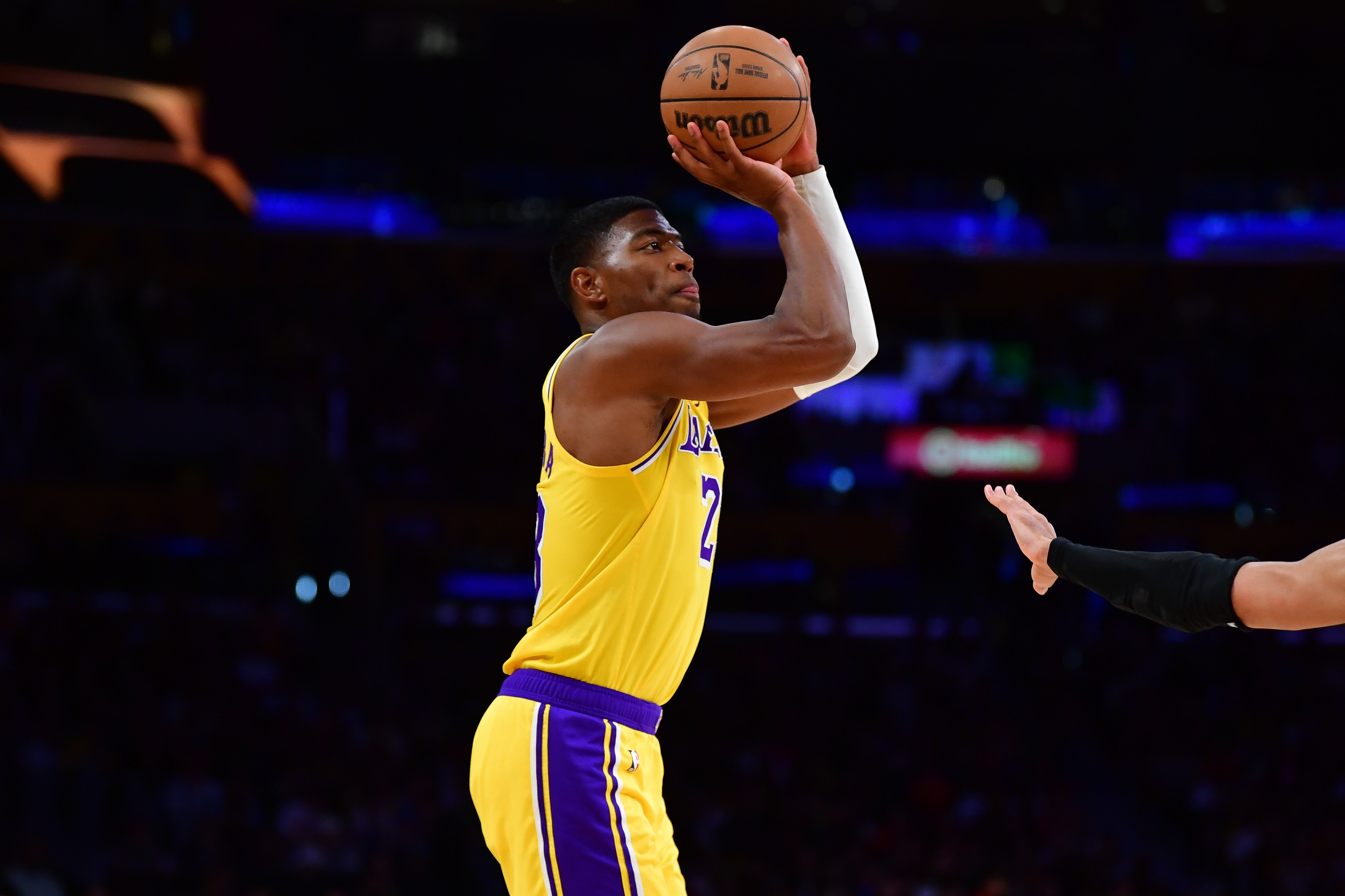 八村塁右小腿伤情成疑 末节缺阵仅得2分