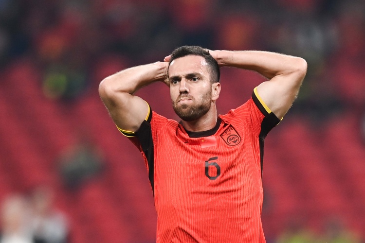 国足临战折损两将 紧急补招李镇全李扬赴澳