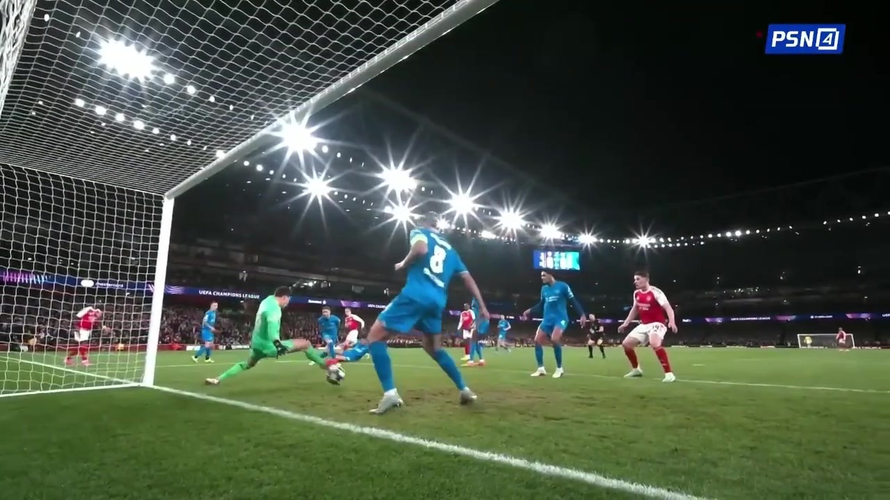 可惜！萨卡倒三角妙传，特罗萨德射门太正被挡出！